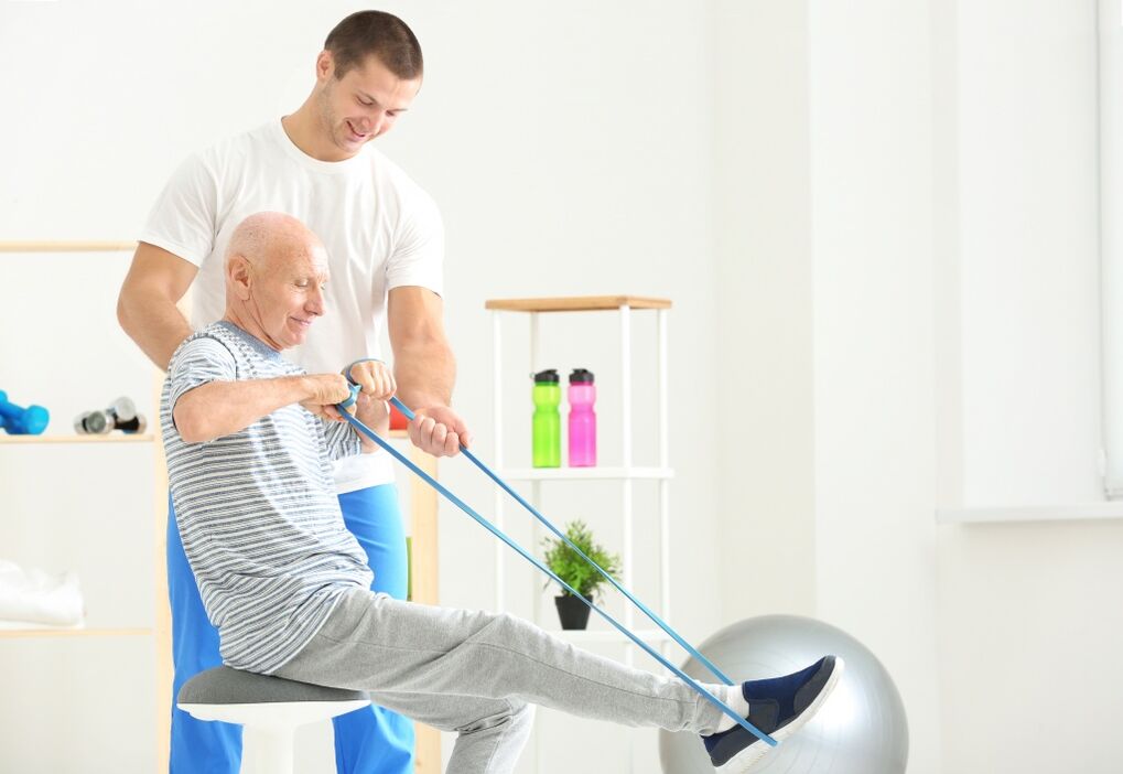 Koxartrózis terápia egy idős férfiban testgyakorlással